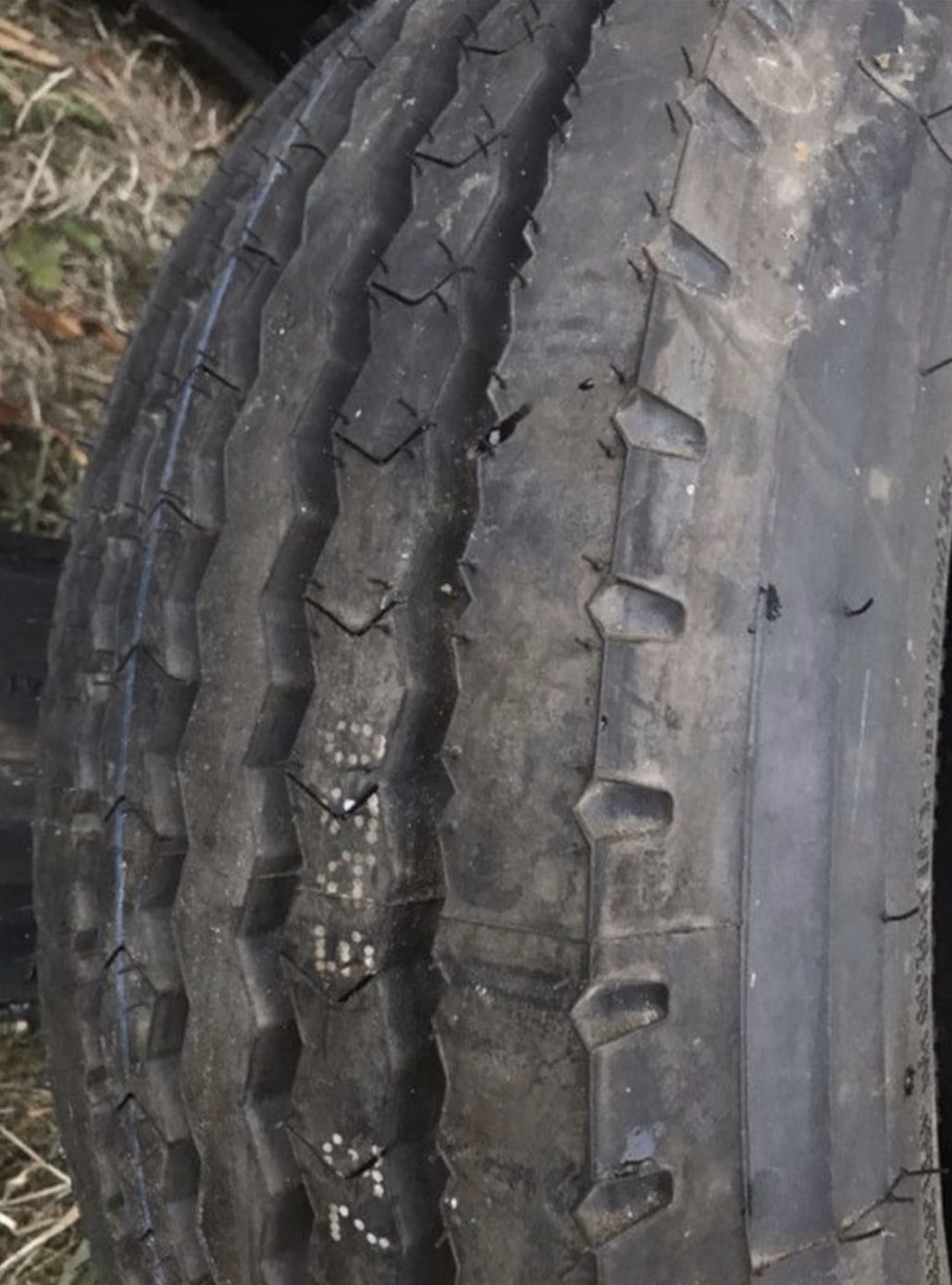 Trailer box truck tire Size 215/75R17.5