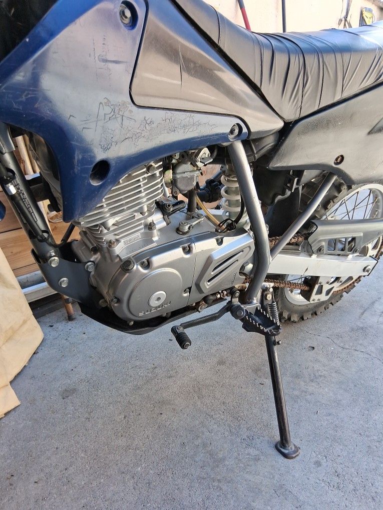 Moto Suzuki. 2005