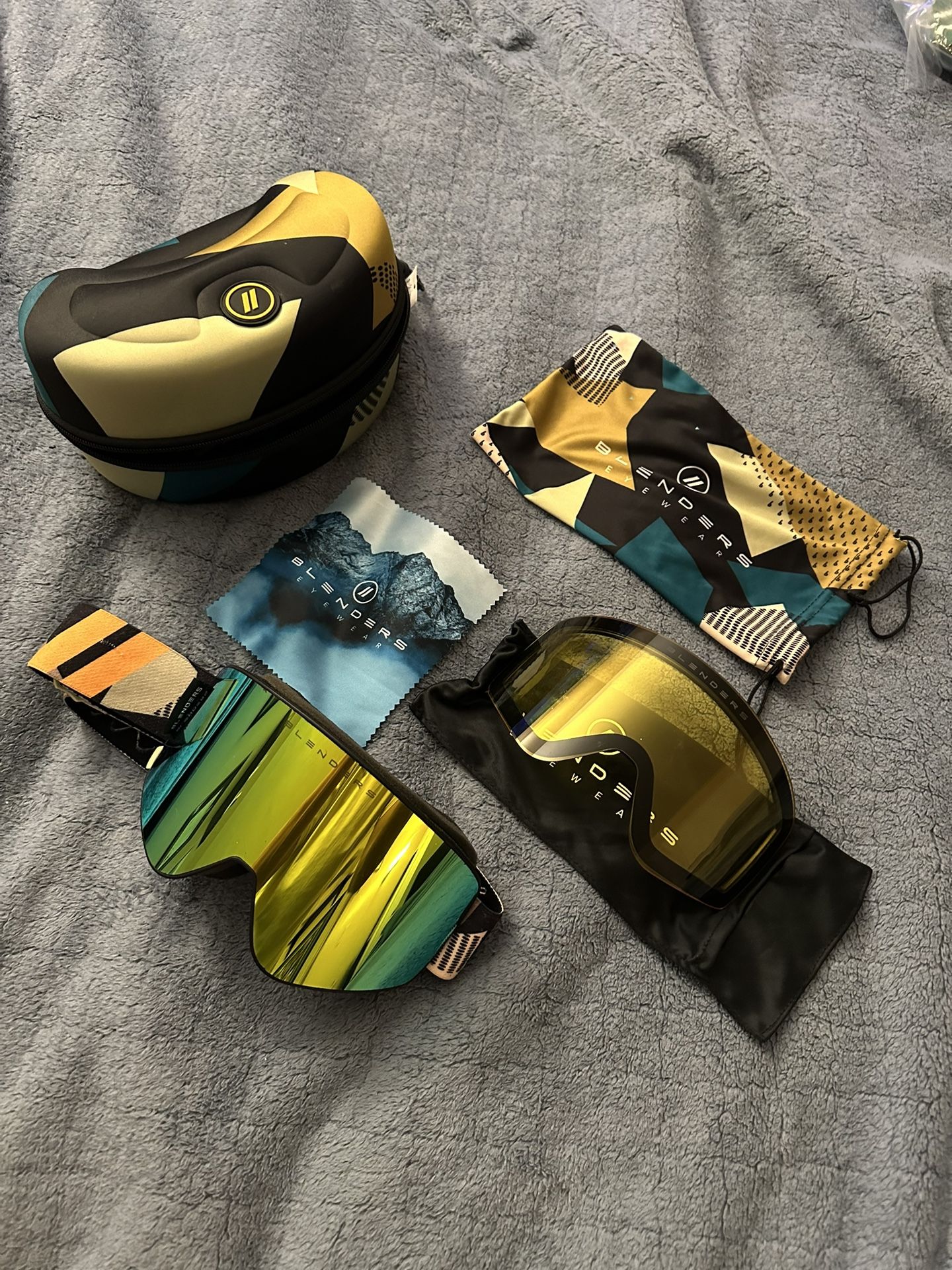 Blenders Yellow Lens Ski Goggles With Case