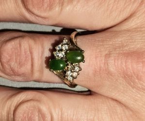 Uncus signed vintage MCM green Jadeite bypass ring