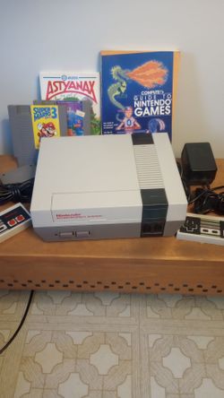 Nintendo NES w/ 3 Games and Book Works Great!