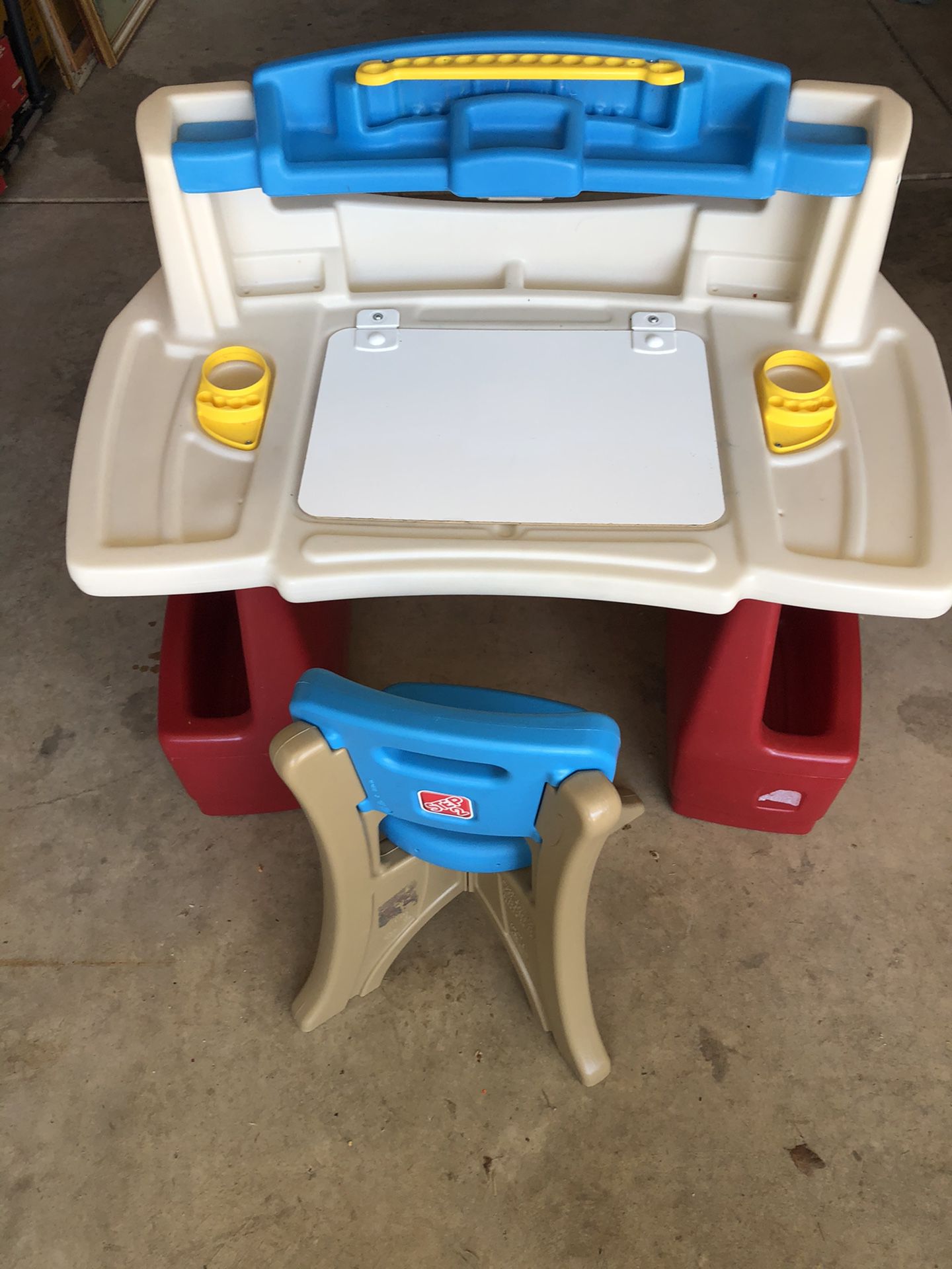 Step2 Deluxe Art Master Kids Desk With Chair