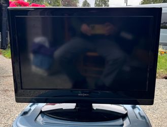 Insignia NS-LDVD26Q-10A <> 26-inch LCD TV DVD combo <> 720p, ATSC/NTSC tuner, side-loading DVD player.