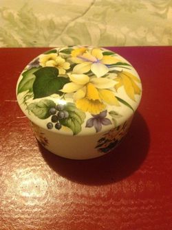 Vintage fine bone china, daffodil trinket box