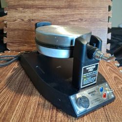 Waring Pro Restaurant Style Thick Belgian Professional Waffle Maker - WWM200SA $37 OBO