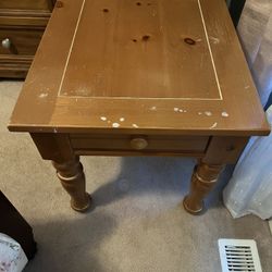 Broyhill Fontana End table 