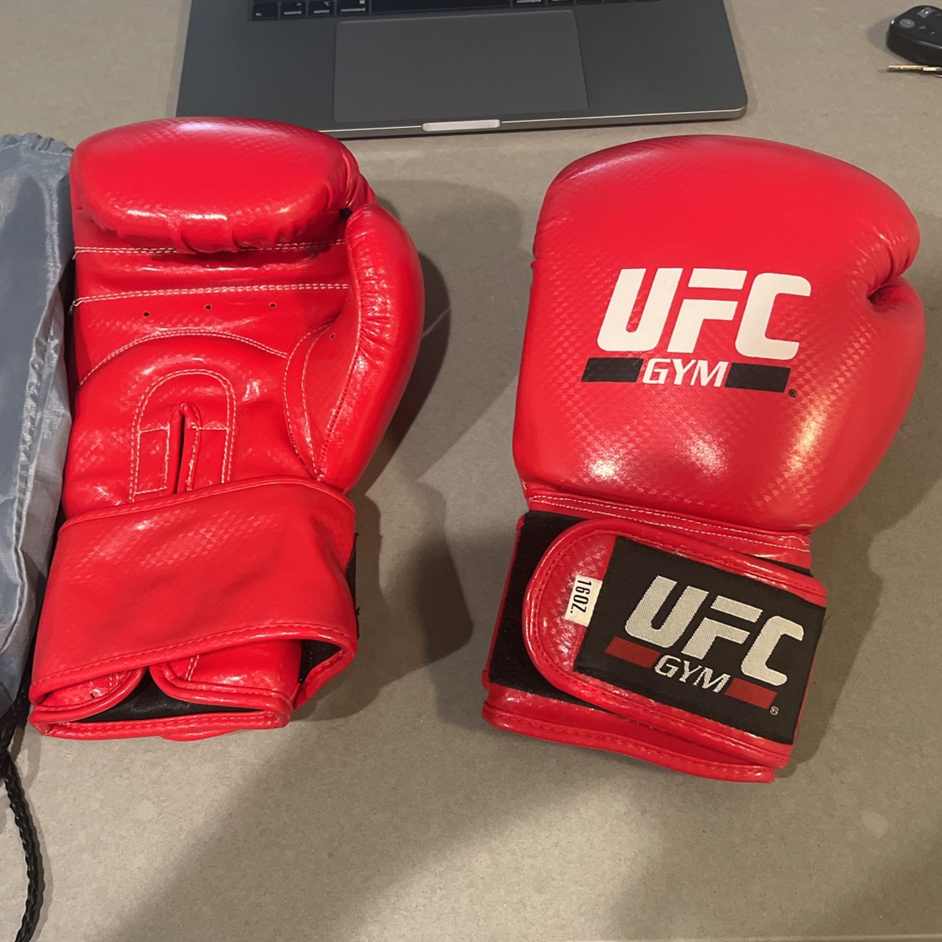 UFC Gloves - 16 Oz