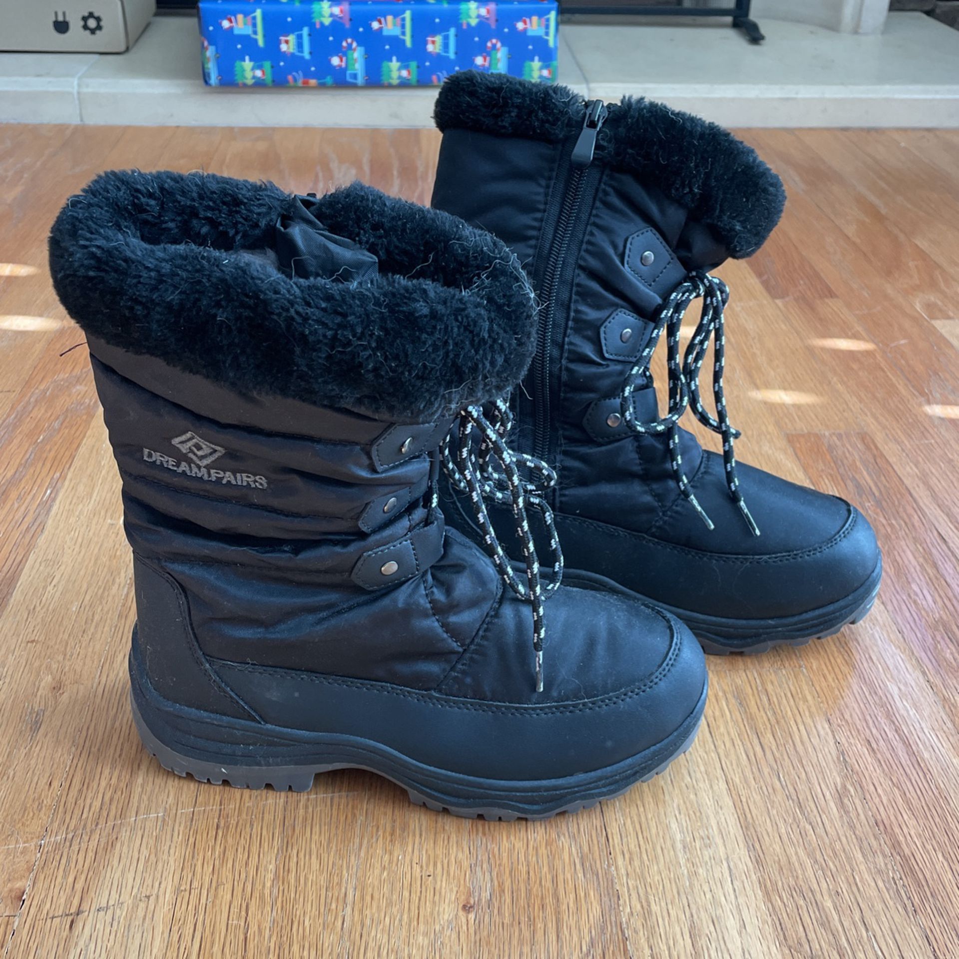 Girls Faux Fur Lined Snow Boots - Size 5