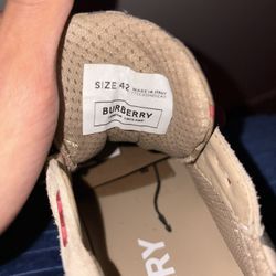 Burberry Size 9 US