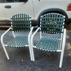 Set 2 patio chairs $25