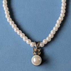 Vintage Pearl Necklace W Rhinestone & Freshwater Pearl Pendant. 6 mm Pearls. 19". Pure Elegance. Antiqued Silver Pendant. 

