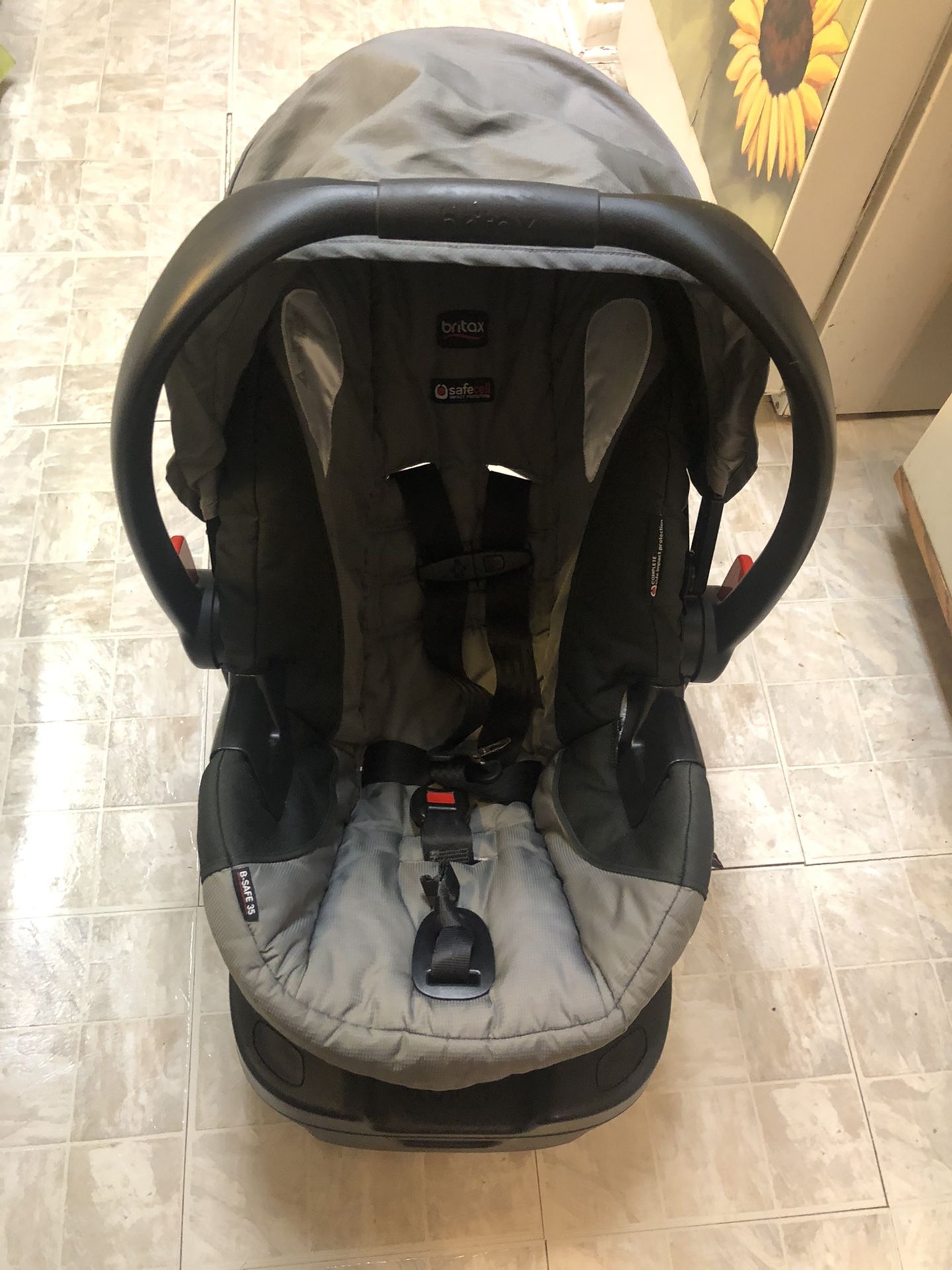Excellent Condition Britax Car seat For Infant Until 2 Years Old ..