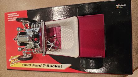 Johnny Lightning 1923 Ford T-Bucket 1:18 Scale Die Cast Model Car
