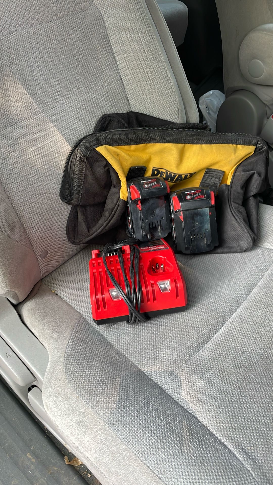 Hola Vendo Dos Baterías 5 V Milgokin Funcionan Todo Bien Las Vendo Porque Ya No Las Necesito