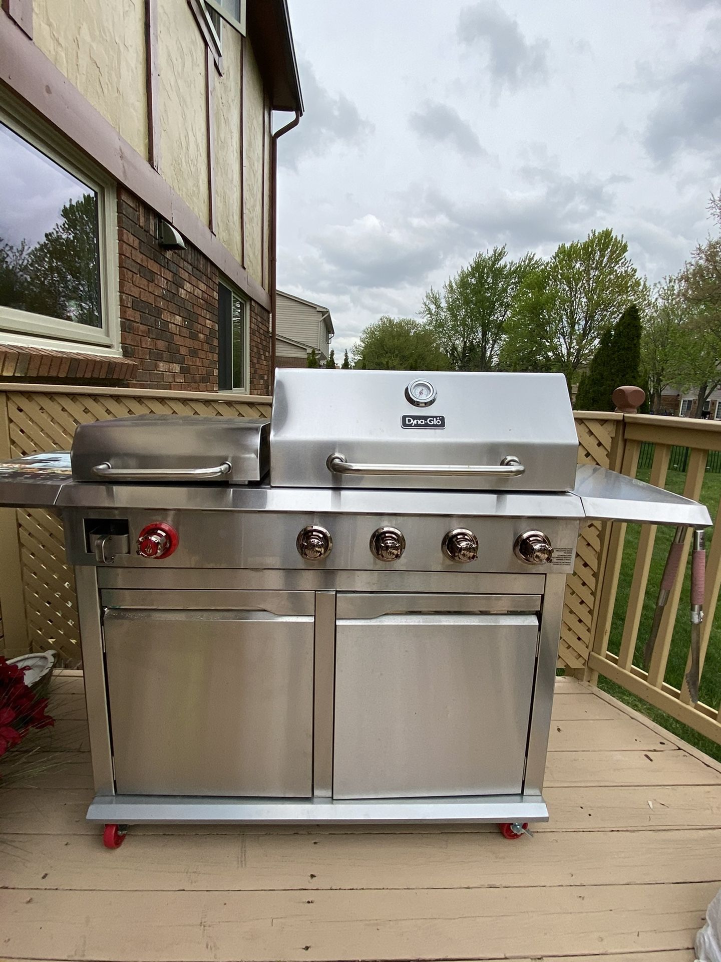 Very Nice BBQ Grill brand new in the box