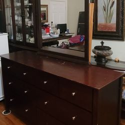 Dresser And Night Tables 