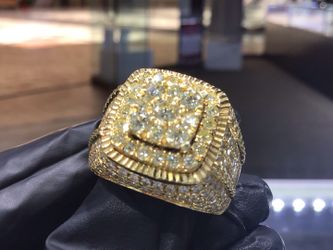 10k solid gold heavy ring men’s natural Diamond Available in stock ..💎💎💎