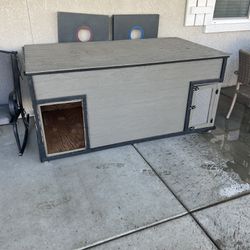 Large Insulated Double Dog House 