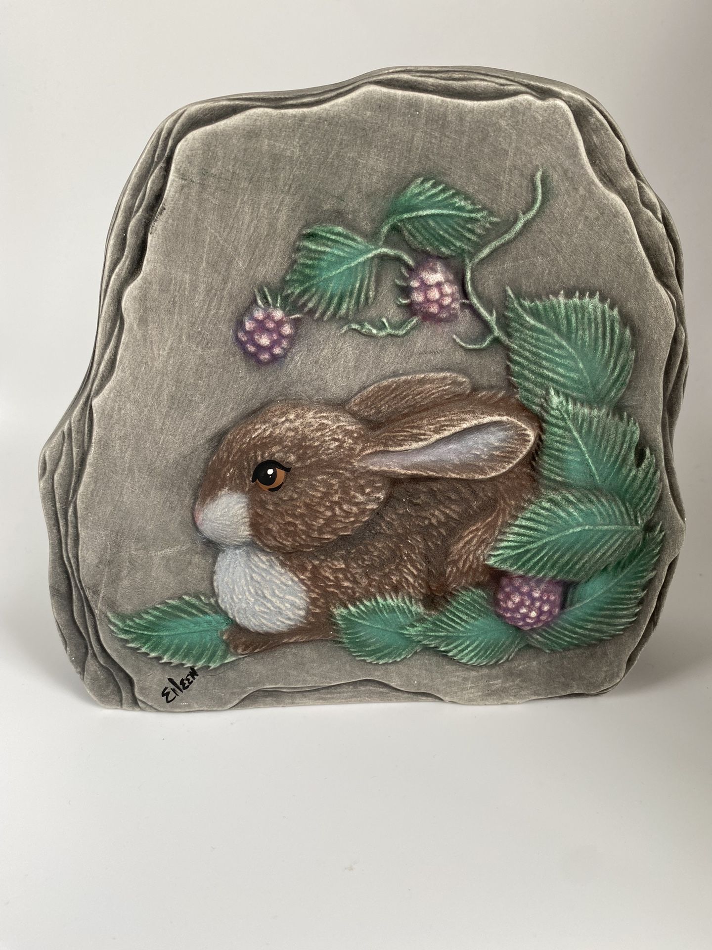 Vintage Mt St Helen’s Volcanic Ash Bunny With Berries Statue Easter Home / Garden Decor