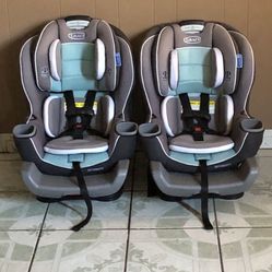 TWO PRACTICALLY NEW GRACO EXTENDED 2FIT CONVERTIBLE CAR SEAT!!!!!
