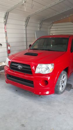 Hacemos trabajos de pintura de carros ,Camionetas ,Industriales Ponemos Bed Liner.