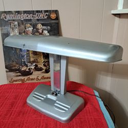 VINTAGE MOE LIGHT MID-CENTURY MODERN INDUSTRIAL ART DECO AIRPLANE WING DESK LAMP.  