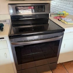 LG Stove Electric LIKE NEW