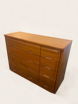Vintage Light Wood Dresser – 8 Drawers – Really Sturdy – $40 OBO