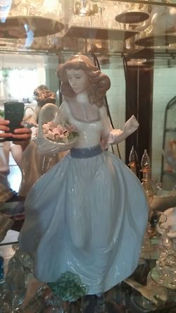 LLADRO FIGURINE 12X7  