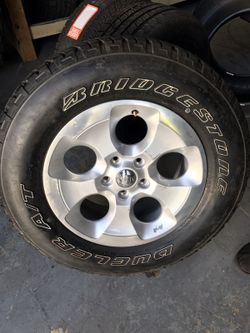 255/70/18 BRAND NEW JEEP WHEELS AND TIRES