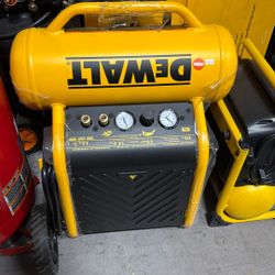 Dewalt 4.5 Gallon 5.0 Scfm Air Compressor