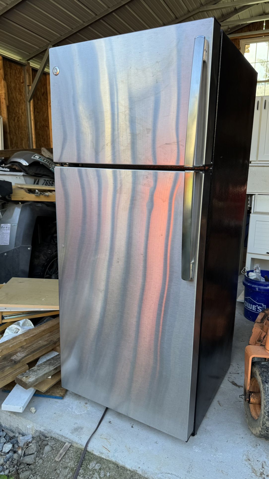 General Electric Refrigerator. 