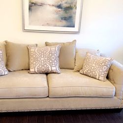 Raymore Flanagan Couch With Pillows