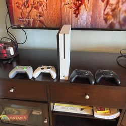 Rarely Used Xbox 1 In Great Condition W/ 4 Wireless Controllers