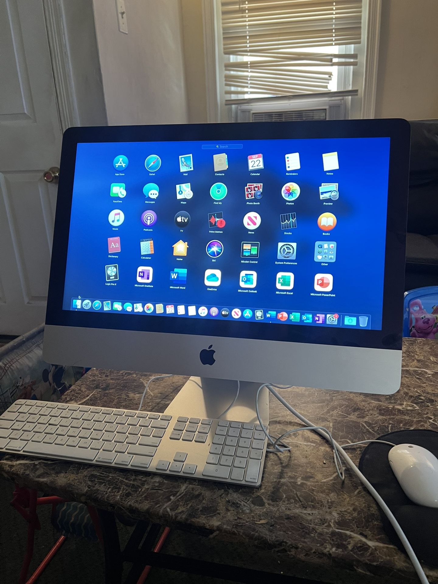 iMac 21.5” 1TB 8GB RAM With Logic Pro & office /Keyboard And Mouse Included