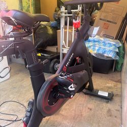 Peloton Touchscreen Aerobic Training Cycle Indoor Exercise Bike, Black