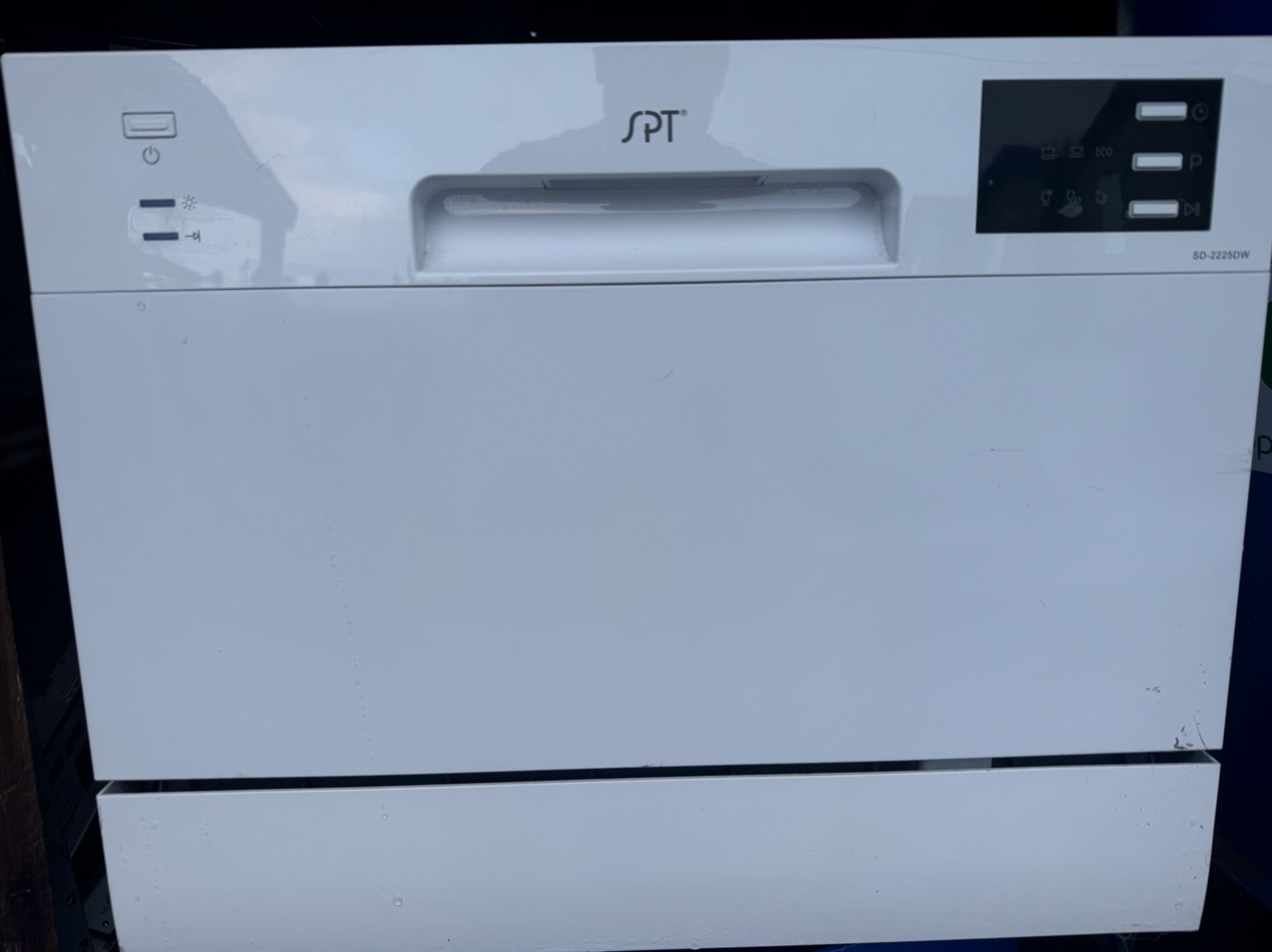 COUNTER TOP INDOOR DISHWASHER