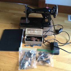 Vintage Singer Sewing Machine 1938 Model 15 and extras