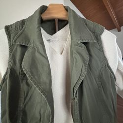 White Uniqlo Sweater  With Vest