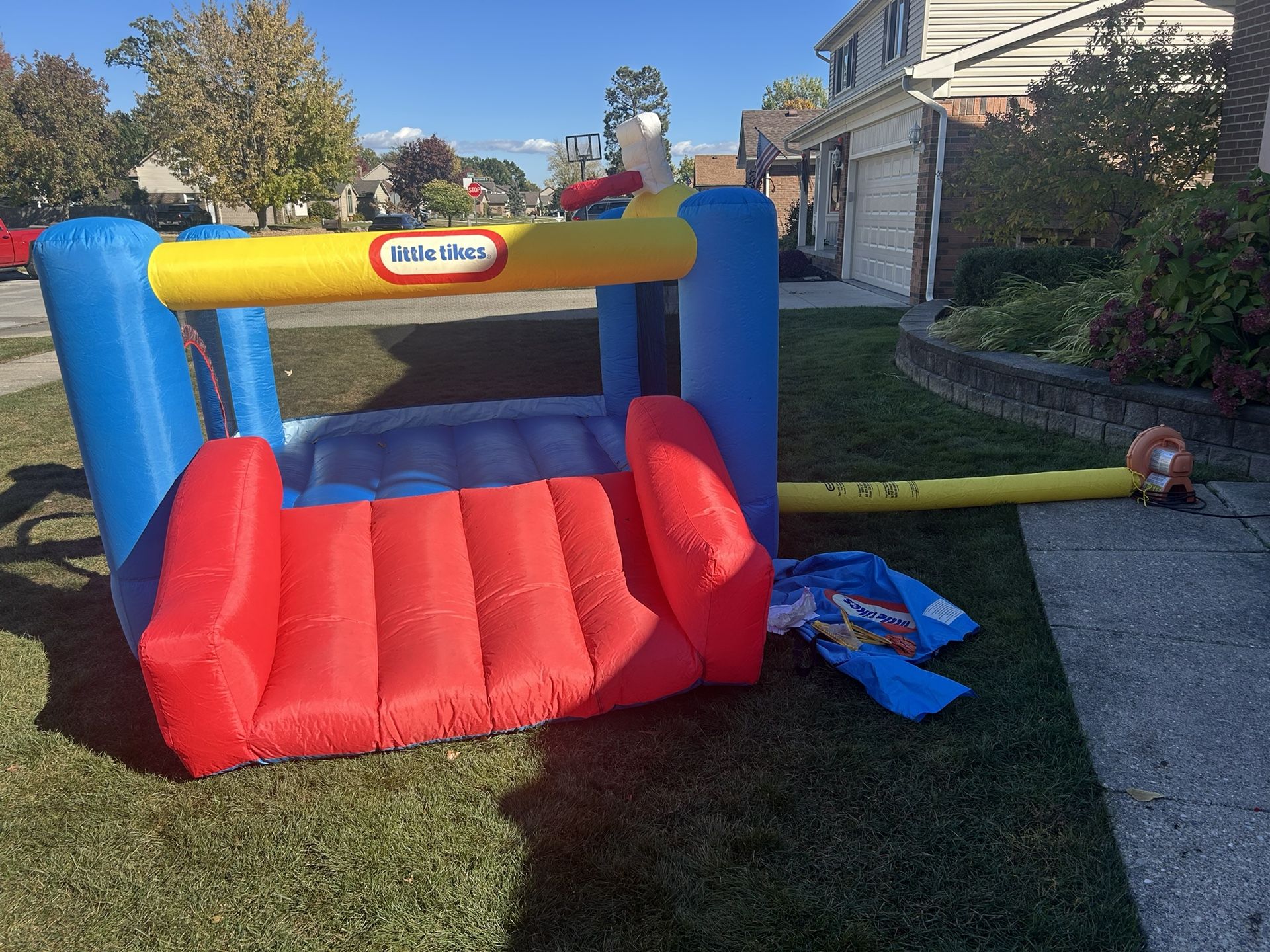 Little Tykes Junior Sport ‘n Slide Bouncer/bounce House 