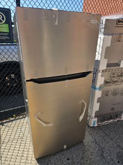 Frigidaire 30in Top-Freezer Refrigerator