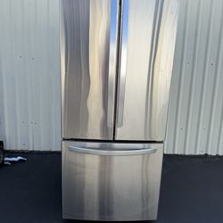 ✨ LG Stainless Steel French Door Fridge – Clean, Cold & Ready to Go!