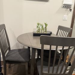 4 PCs Dining Room Set $125