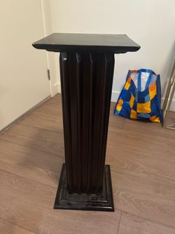 Cherry wood pedestal