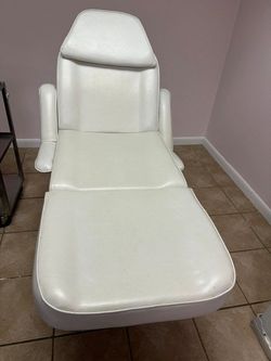 1. White Reclining Spa / Medical Treatment Chair — $150  