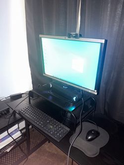 HP EliteDesk Computer with HP Monitor Keybord