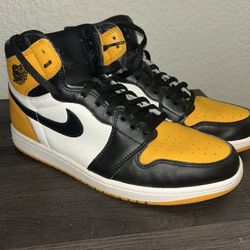 Air Jordan 1 Retro High OG 'Yellow Toe'