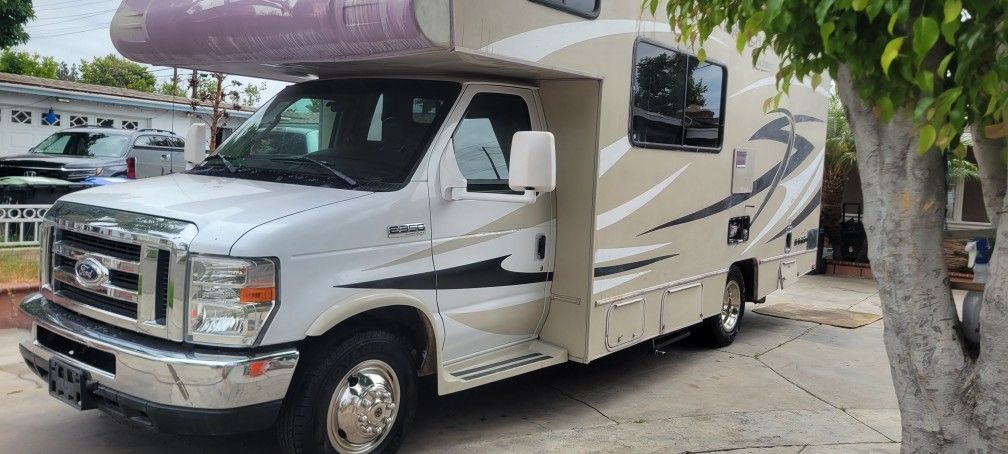 2015 coachman leprhecaun