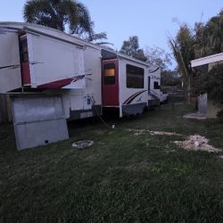 40 Foot Fuzion Toy Hauler Trailer RV