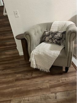 Accent chairs